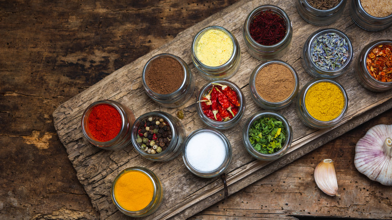 Overview of various seasonings in jars